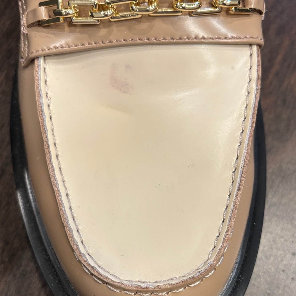 Ann Taylor Women's Beige and Brown Loafers with Gold Chain - Picture 4 of 4